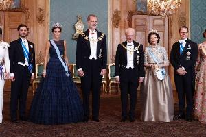 Gala-Dinner in Schweden (v.l.): Prinzessin Sofia und Prinz Carl Philip, Königin Letizia und König Felipe, König Carl Gustaf ...