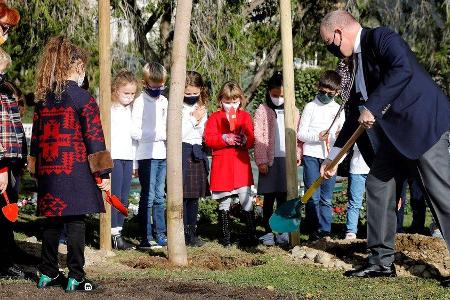 Die Fürstenfamilie pflanzte am Mittwoch zu Ehren von Fürstin Charlène einen lila blühenden Jacaranda-Baum aus ihrem Heimatla...