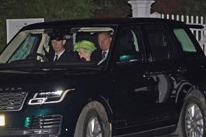 Die Queen auf dem Weg zur Doppeltaufe.