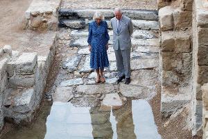 Herzogin Camilla und Prinz Charles am Jordan.