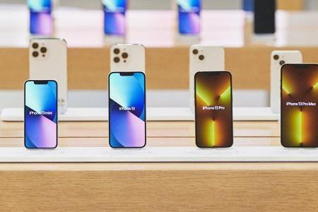 Zunächst gibt es Komponenten für iPhone 12 und iPhone 13.