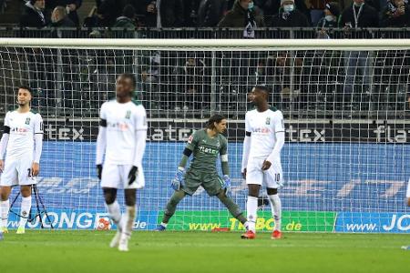 Historisches Desaster: Für Hütter wird es ungemütlich