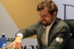 Schach-WM: Carlsen baut mit zweitem Sieg Führung aus
