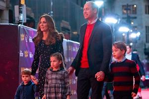 Prinz William mit seiner Familie: Ehefrau Herzogin Kate, Prinz George (r.), Prinzessin Charlotte und Prinz Louis.