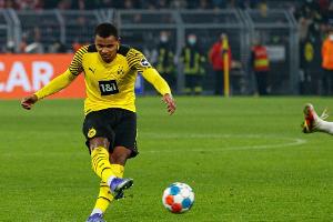 Dortmunds Akanji erfolgreich am Knie operiert