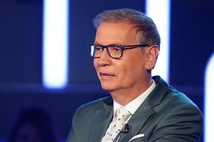 Günther Jauch darf die 83-jährige Renate Muddemann bei "Wer wird Millionär?" begrüßen.