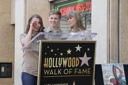 ...die Tränen kamen. Trotzdem sprach Bindi weiter: 