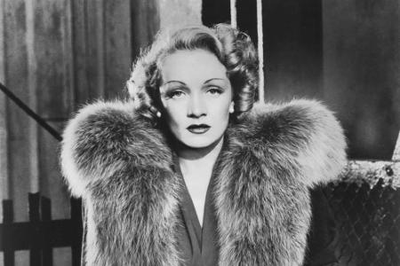 Marlene Dietrich (1901 - 1992) gehört zu den deutschen Stars, die Hollywood-Geschichte geschrieben haben. Die Stilikone ist ...