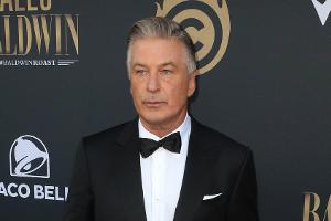 Alec Baldwin hat sich in einem ersten TV-Interview Fragen zum Todesfall am "Rust"-Set gestellt.