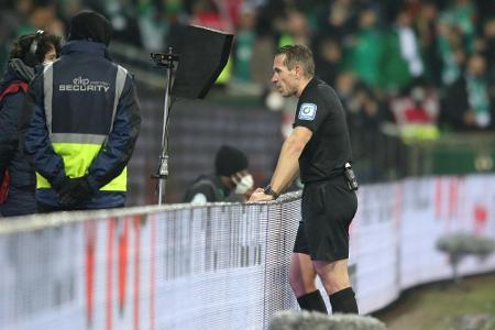 SID-Umfrage: Fans für Schiri-Profitum und Erklärung der VAR-Entscheidung im Stadion