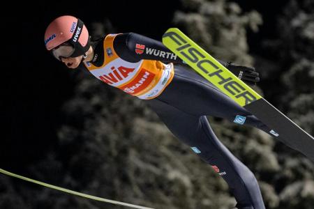 Skispringen: Geiger als Vierter weiter in Gelb - Kraft siegt