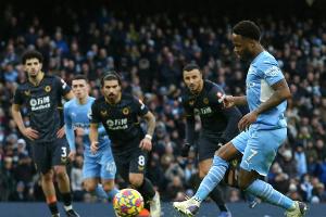 Spitzentrio siegt mit viel Mühe - Corona-Sorgen bei ManUnited