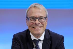 DFB: Präsidentschaftskandidat Peters macht Werbung bei den Profis