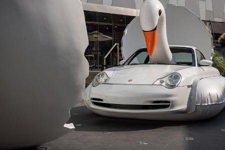 Porsche 996 Swan Schwan Kunstwerk Chris Labrooy