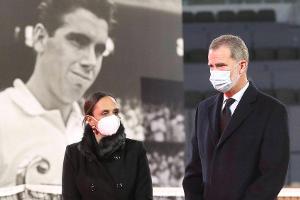 König Felipe bei der Gedenkveranstaltung für den Tennisspieler Manolo Santana.