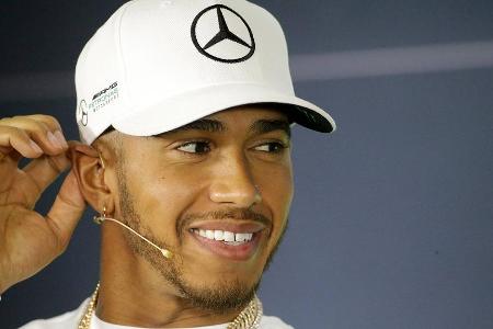 'Haie bewegen sich in Küstennähe und greifen dunkle Dinge an. Und ich bin bestimmt der einzige Schwarze, der das im Meer mac...