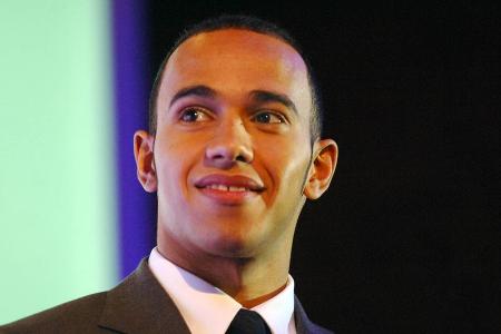 'Ein komisches Gefühl, durch ihn durchzufahren. Ich würde lieber gern gegen ihn fahren.' (Hamilton über das Michael-Schumach...