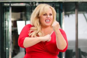 Rebel Wilson, hier im Sommer 2018, spricht über ihren Gewichtsverlust.
