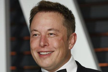 Elon Musk thront an der Spitze der reichsten Menschen der Welt.