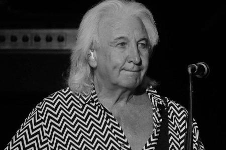 Terry Uttley stand mit Smokie auf der Bühne.