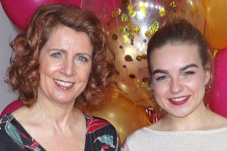 Monica Lierhaus mit ihrer Nichte Greta Lierhaus bei der 10. Verleihung des Emotion Awards Ende November im Curio Haus in Ham...