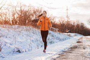 Joggen im Winter stärkt das Immunsystem.