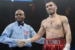 Russe Beterbijew wahrt K.o.-Rekord und bleibt Box-Champ