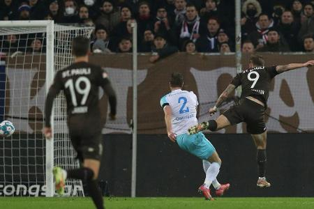 Burgstaller schießt St. Pauli zur Herbstmeisterschaft