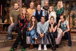 Mirco Nontschew (Mitte unten) und der "LOL"-Cast der dritten Staffel.