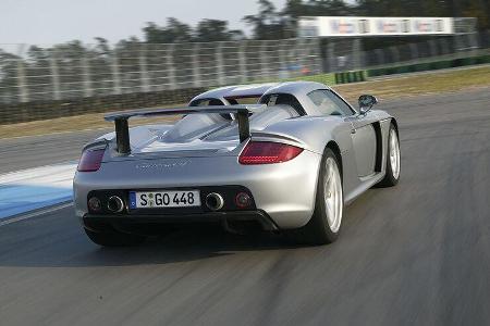 Die Keramikbremse mit riesigen Sechskolben-Bremssätteln bewirkt ebenso Gewaltiges: Nach nur 4,8 Sekunden steht der 1473 Kilo...