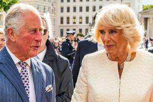 Prinz Charles und Herzogin Camilla rufen zur Booster-Impfung auf.