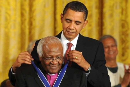 Barack Obama zeichnete Desmond Tutu 2009 mit der Freiheitsmedaille des Präsidenten aus.
