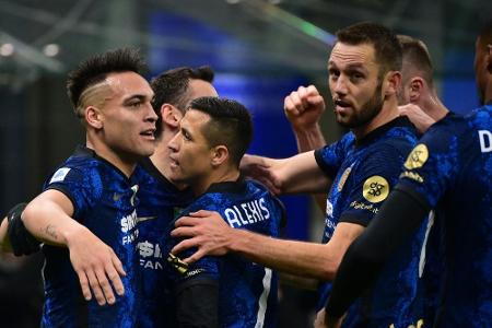 Milan-Patzer genutzt: Inter springt an die Tabellenspitze