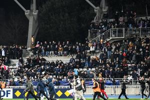 Nach Krawallen und Spielabbruch: Drei Pariser Fans festgenommen