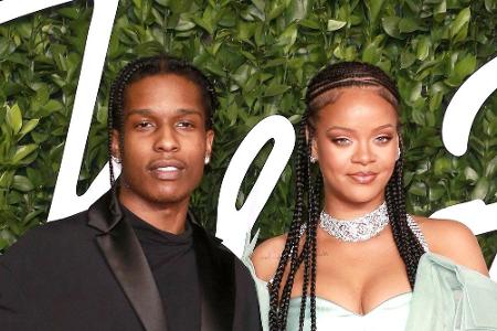 Gerüchte kursierten schon lange. Im Mai 2021 bestätigte Rapper A$AP Rocky (33) die Beziehung zu Sängerin Rihanna (33). Sie s...
