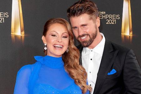 Jana und Thore Schölermann haben gerade ihr erstes Kind bekommen.