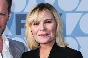 Kim Cattrall führt als Erzählerin durch "How I Met Your Father".