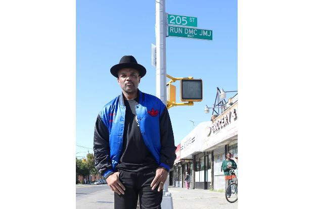 Run-D.M.C. haben viel für den Ruf ihrer Heimatstadt New York als Hip-Hop-Hochburg getan. Im Juni 2009 wurde in der Nachbarsc...