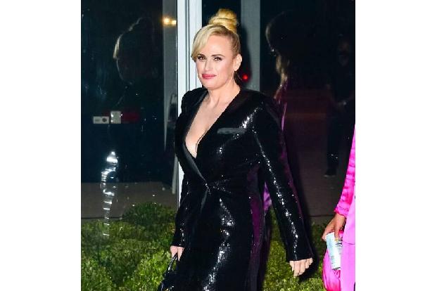 Schauspielerin Rebel Wilson feierte in ihrer australischen Heimat und ließ es mit pinkfarbenem Champagner ordentlich krachen...