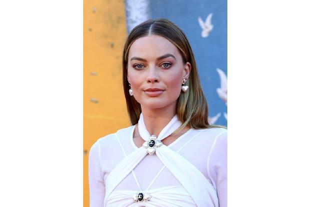 Als Margot Robbie auf der Housewarming Party von Model Suki Waterhouse erschien, wurde ihr die Tür von einem unbekannten Rot...