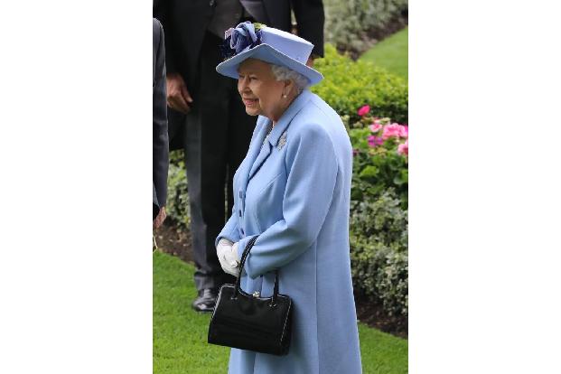 Kurz vor Jahresende musste die Queen sich auch noch von einer weiteren Weggefährtin verabschieden: Ihre Freundin und Mistres...