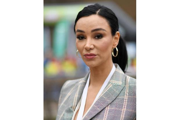 Verona Pooth wird immer wieder darauf angesprochen, wie sie es schafft, mit 53 noch so jung auszusehen. Hilft sie etwa nach?...