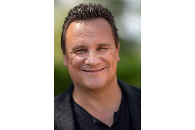 Guido Maria Kretschmer zog es gemeinsam mit seinem Mann Frank Mutters vor zwei Jahren von der Spree an die Elbe, und den Umz...
