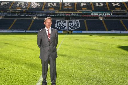 'Fußball ist eine gewisse Ersatz-Befriedigung, eine Ersatz-Religion. Für andere Dinge, die in den Hintergrund treten. Sicher...