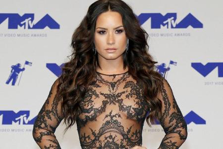 Nach einer Überdosis im Juli 2018 ist Demi Lovato nur knapp dem Tod entkommen. Der US-Star erlitt infolgedessen einen Herzin...