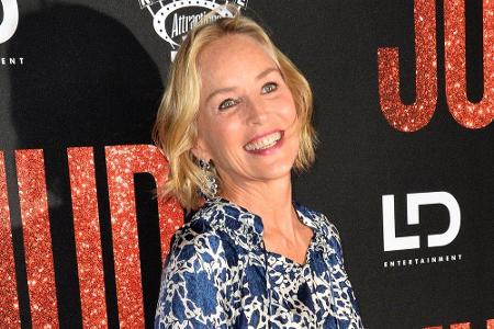 Sharon Stone hatte 2001 einen Schlaganfall. In einem Interview sagte die Schauspielerin, dass sie den beinahe nicht überlebt...