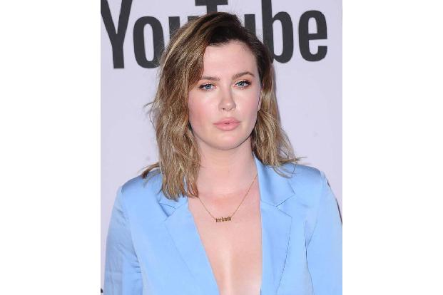 Alec Baldwins Tochter Ireland gehörte zu den ersten, die auf Social Media reagierten. 