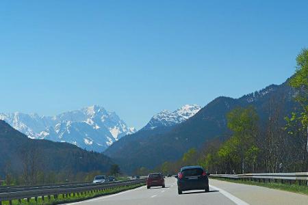 Bayern: Im Süden der Republik ist das Tanken im Oktober am günstigsten - oder besser gesagt: am wenigsten teuer. Im Schnitt ...