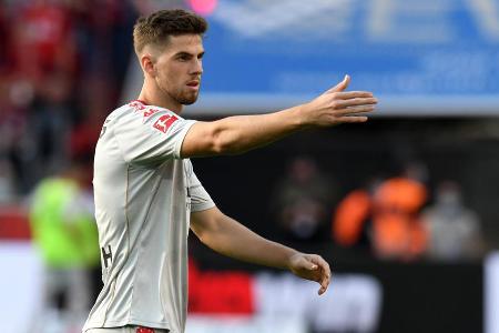 Agierte vor dem frühen Gegentor unglücklich und legte so unfreiwillig für Reus auf (3.). Hatte auch danach zu oft nicht den ...