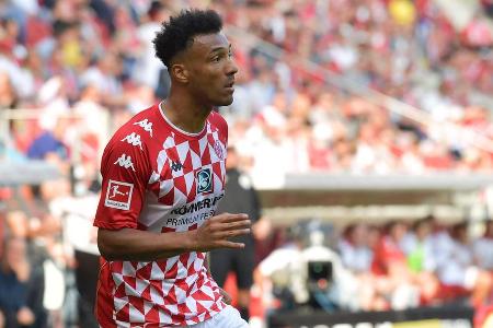 Übernahm über weite Strecken die Rolle des Stoßstürmers, kam vor der Pause aber nicht einmal gefährlich vor des Gegners Tor....